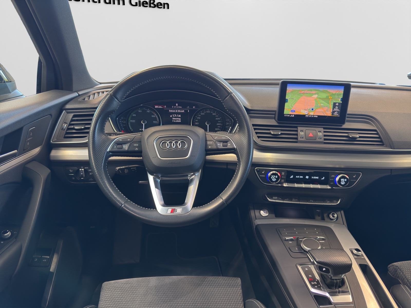 Q5 50 TFSI e quattro S line Black AHK Pano Assistenzpaket