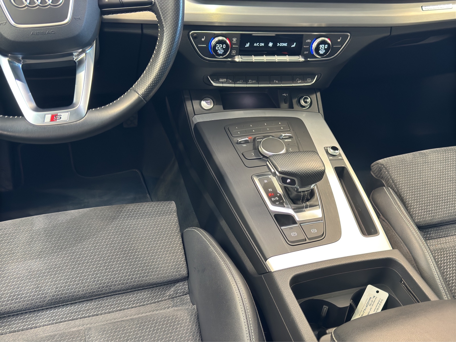 Q5 50 TFSI e quattro S line Black AHK Pano Assistenzpaket