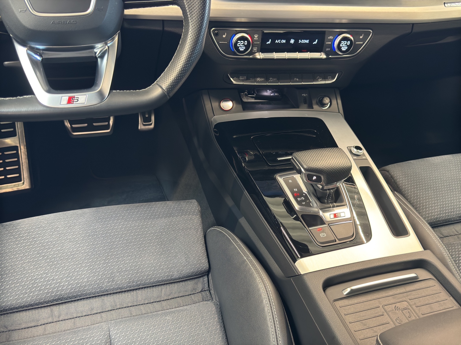 SQ5 TDI quattro Black *air suspension*AHK Kamera Navi