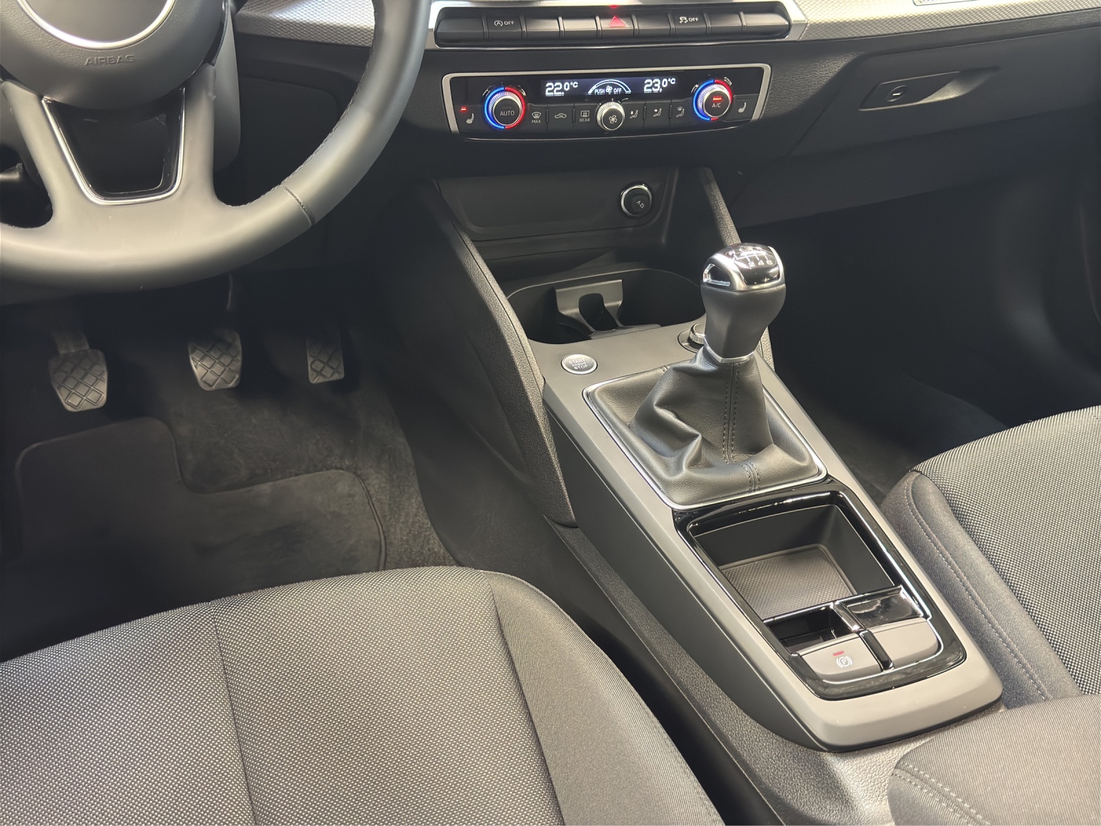 Q2 30 TFSI advanced Matrix smartphone interface
