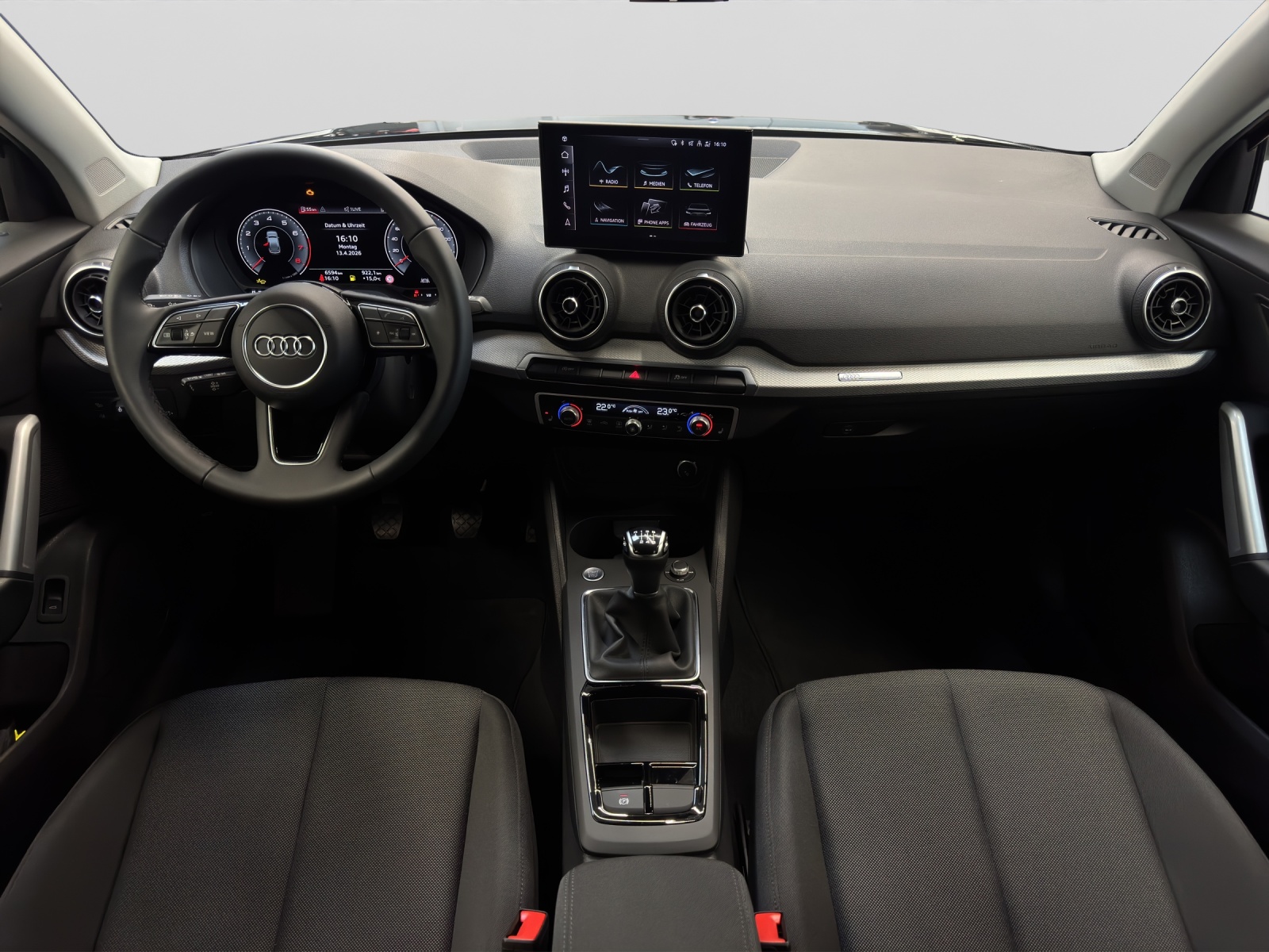 Q2 30 TFSI advanced Matrix smartphone interface
