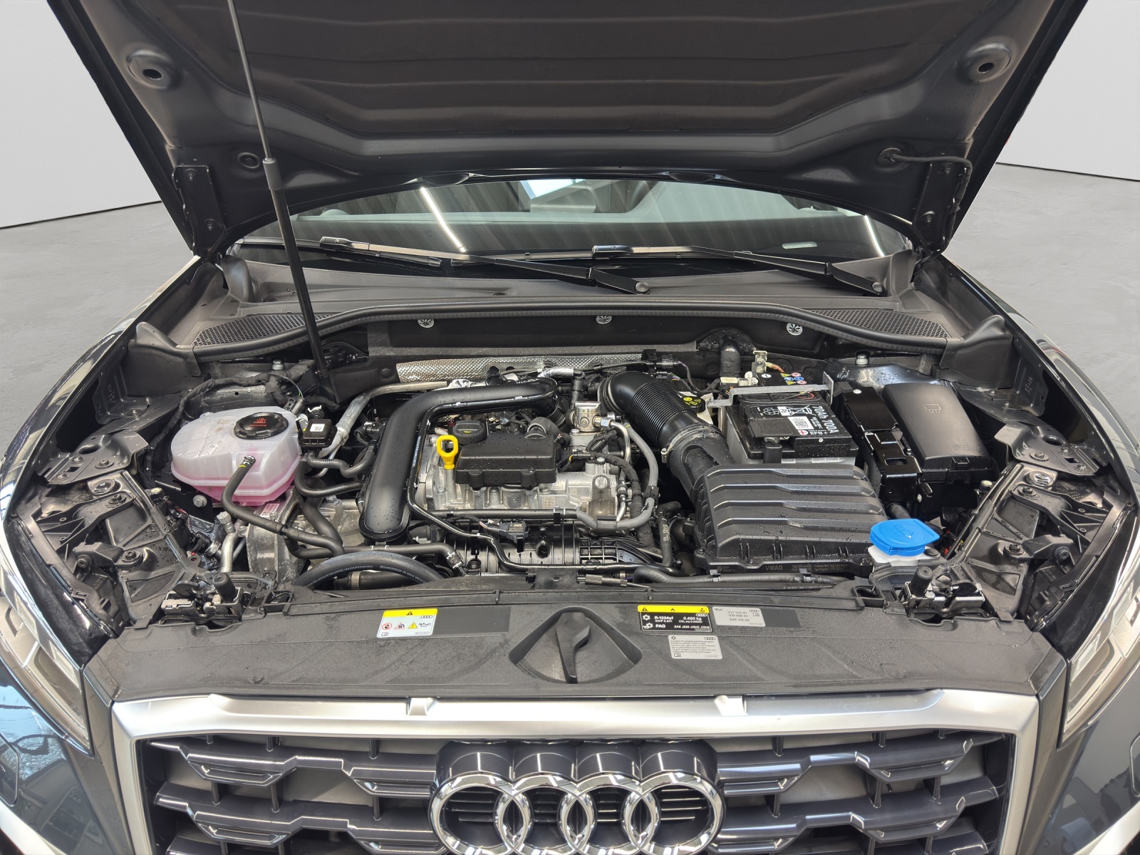 Q2 30 TFSI advanced Matrix smartphone interface