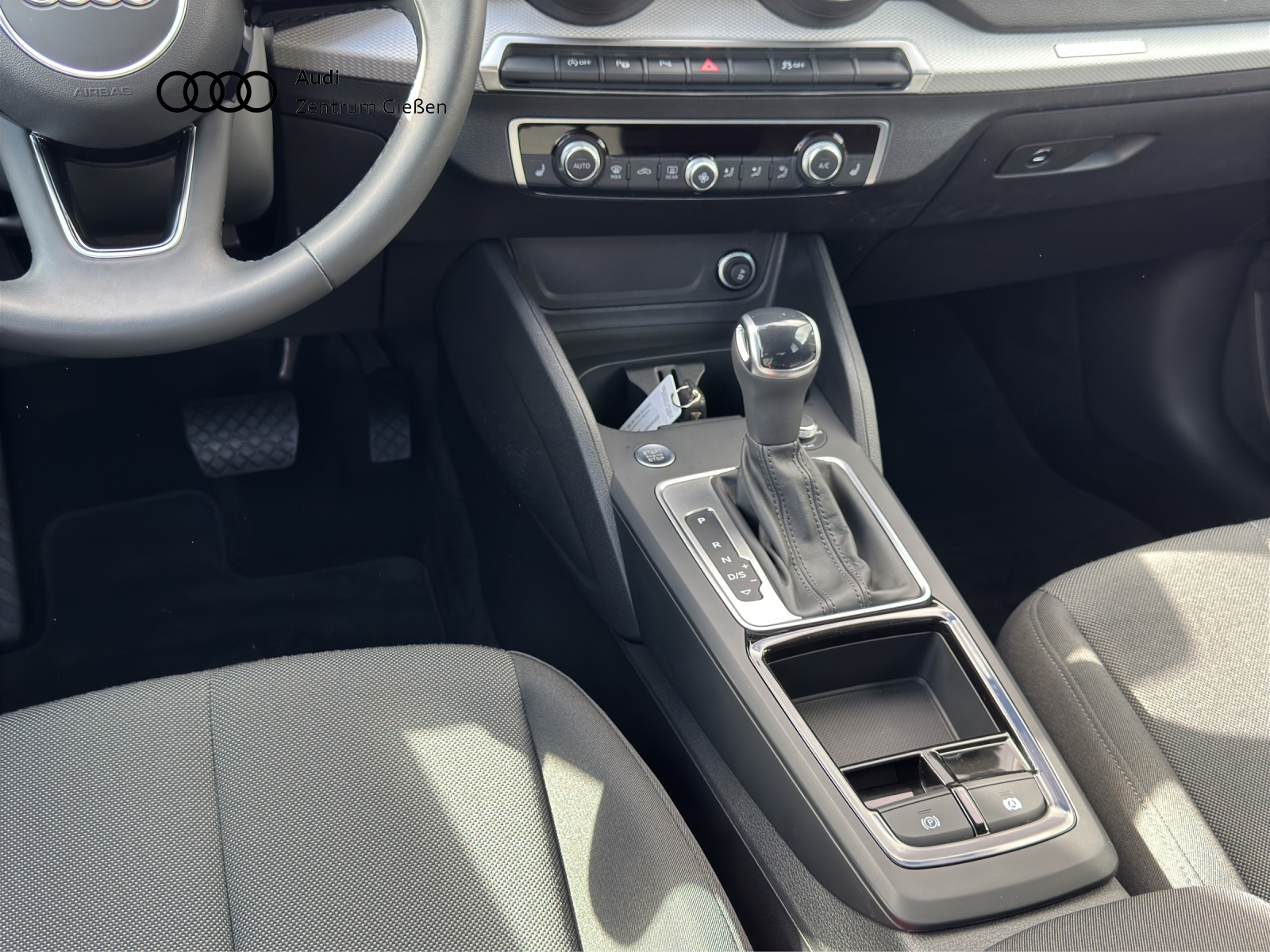 Q2 35 TFSI S-tronic advanced AHK Assistenzpaket Parken