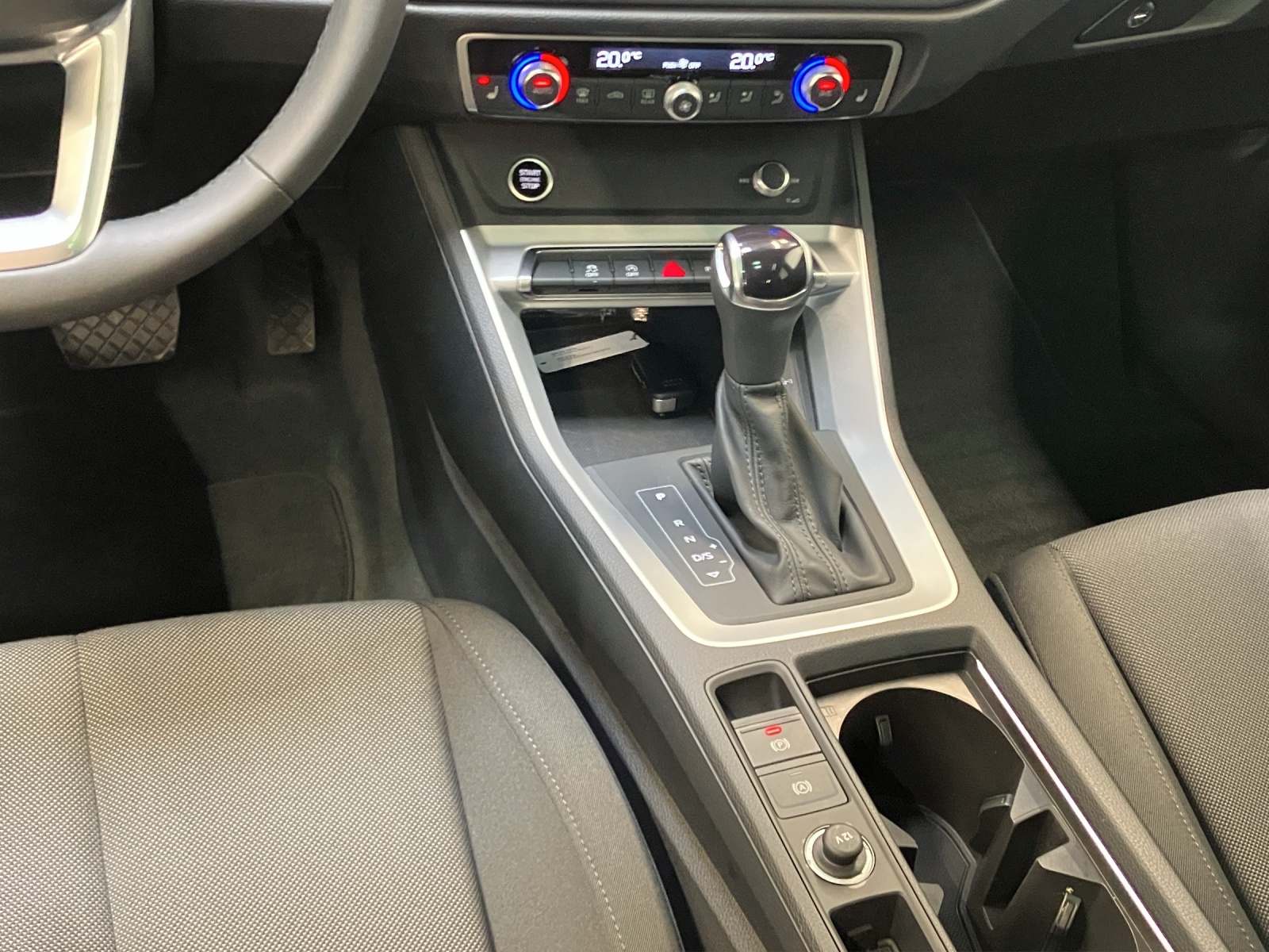 Q3 35 TFSI S-tronic S line Black AHK Pano Navi
