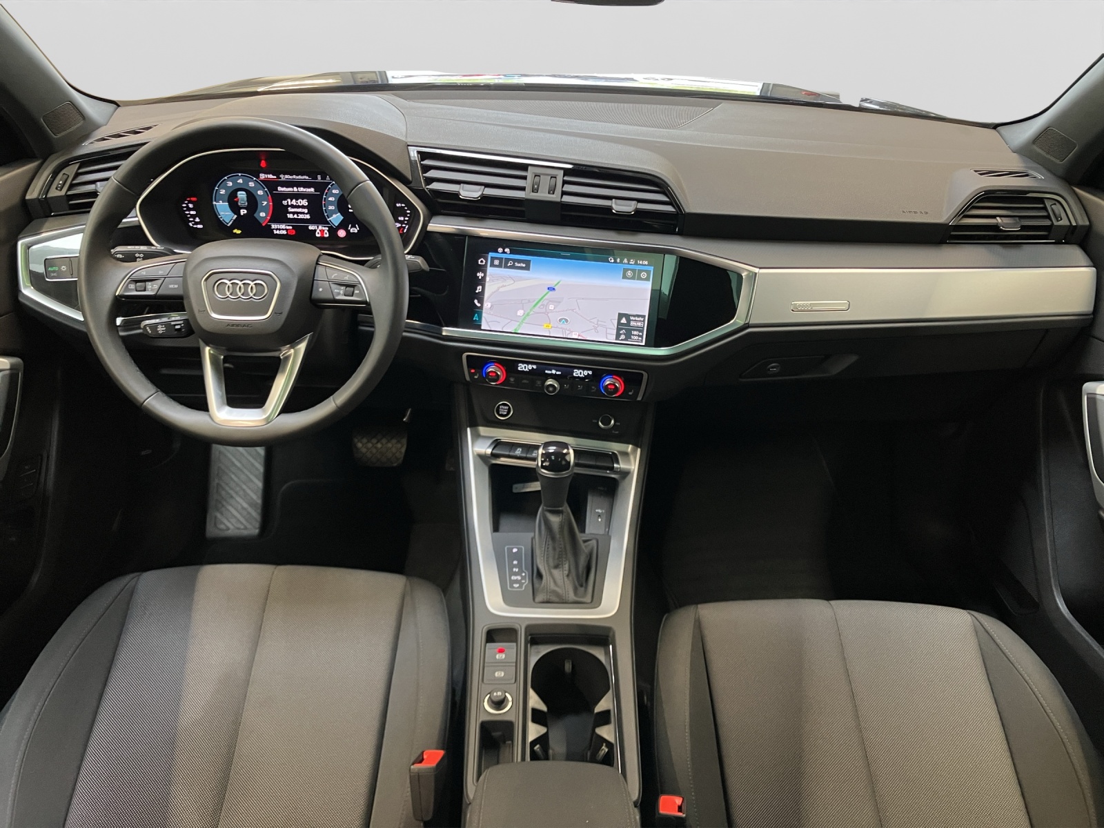 Q3 35 TFSI S-tronic S line Black AHK Pano Navi