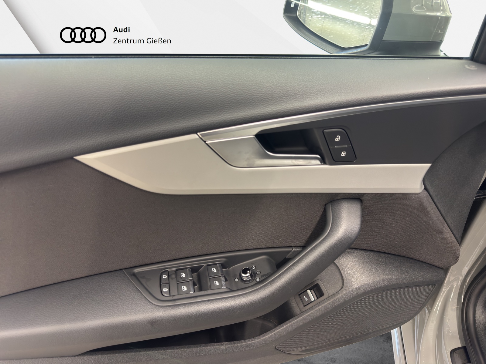 A4 Avant 40 TFSI S-tronic S line AHK smartphone interface