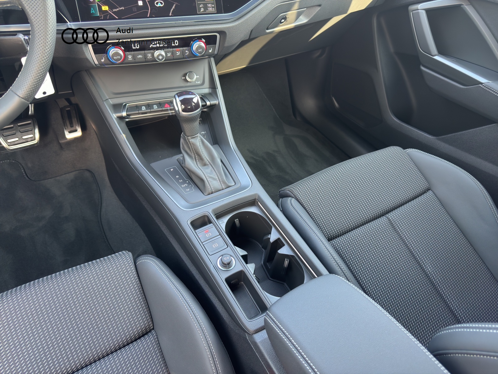 Q3 35 TFSI S tronic S line Black AHK Navi LED