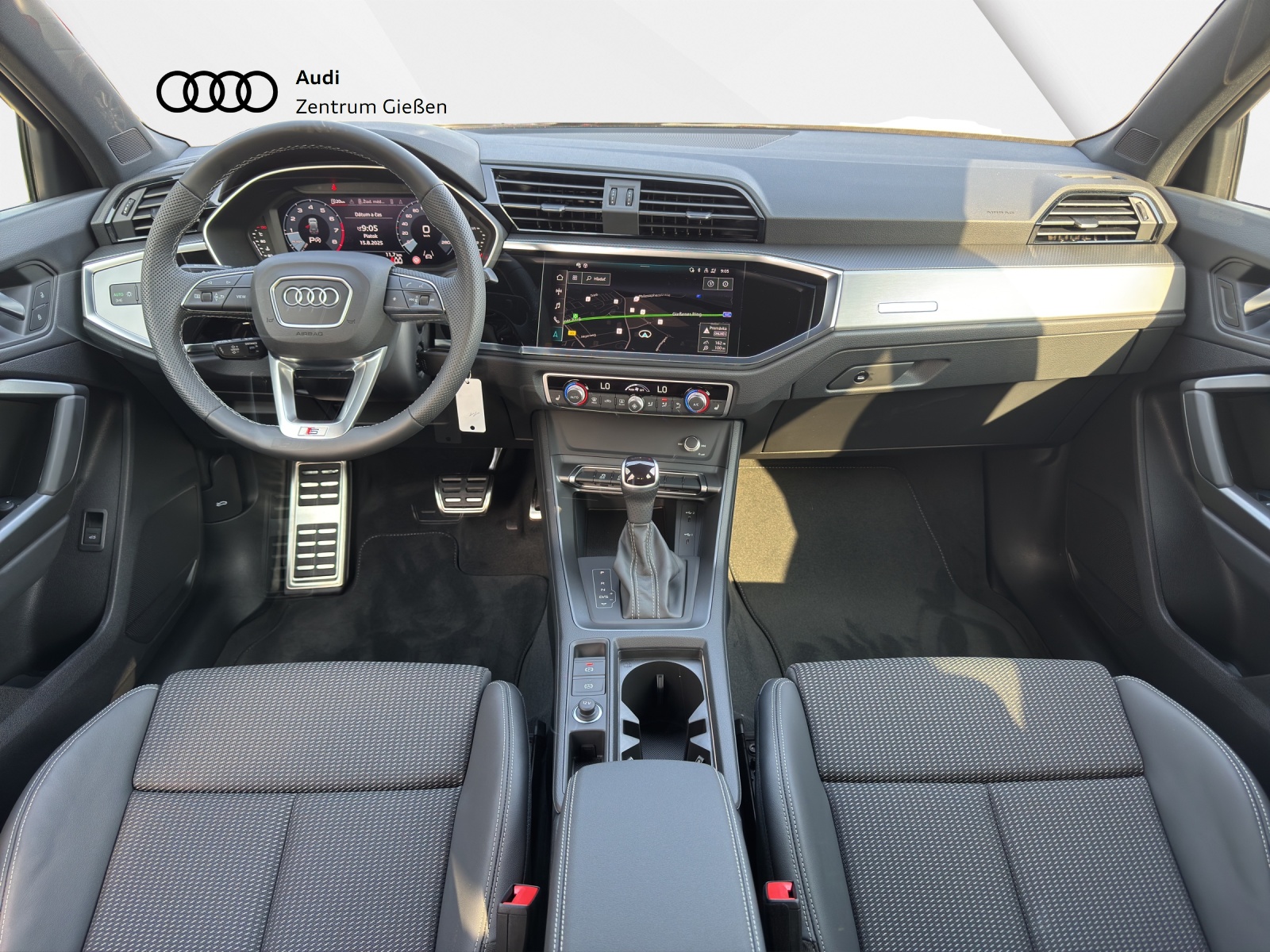 Q3 35 TFSI S tronic S line Black AHK Navi LED