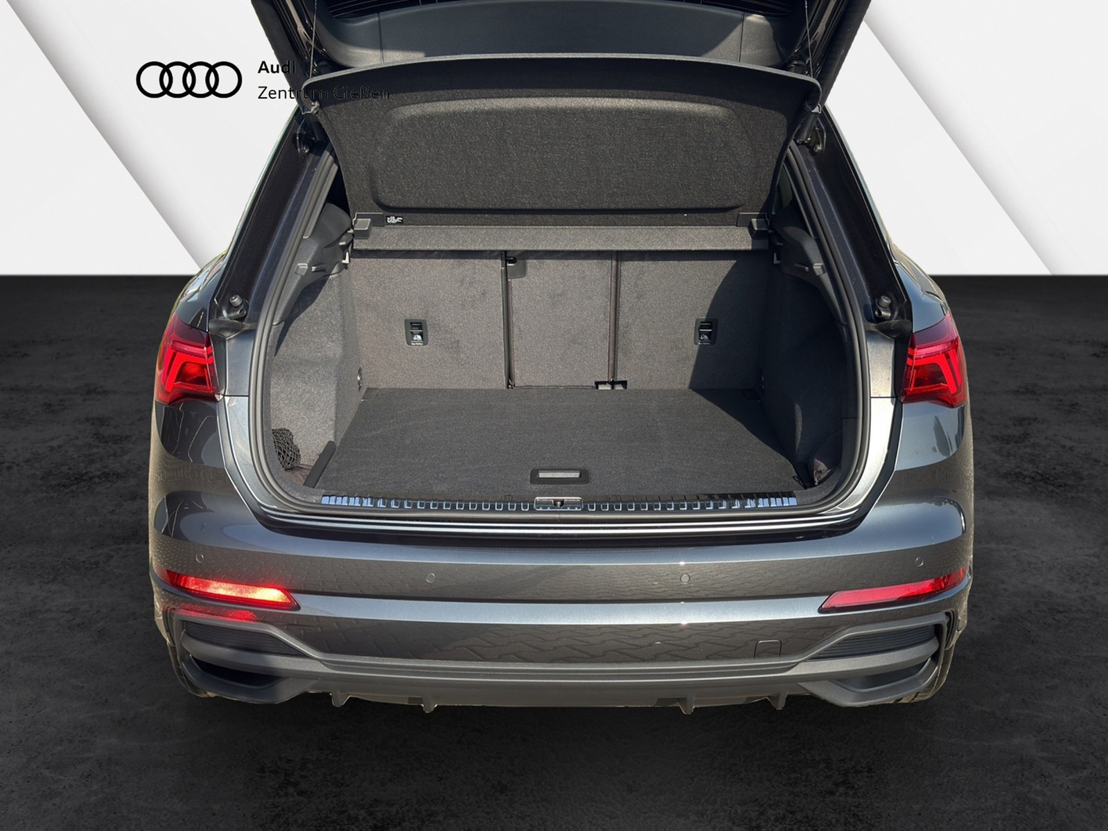 Q3 35 TFSI S tronic S line Black AHK Navi LED