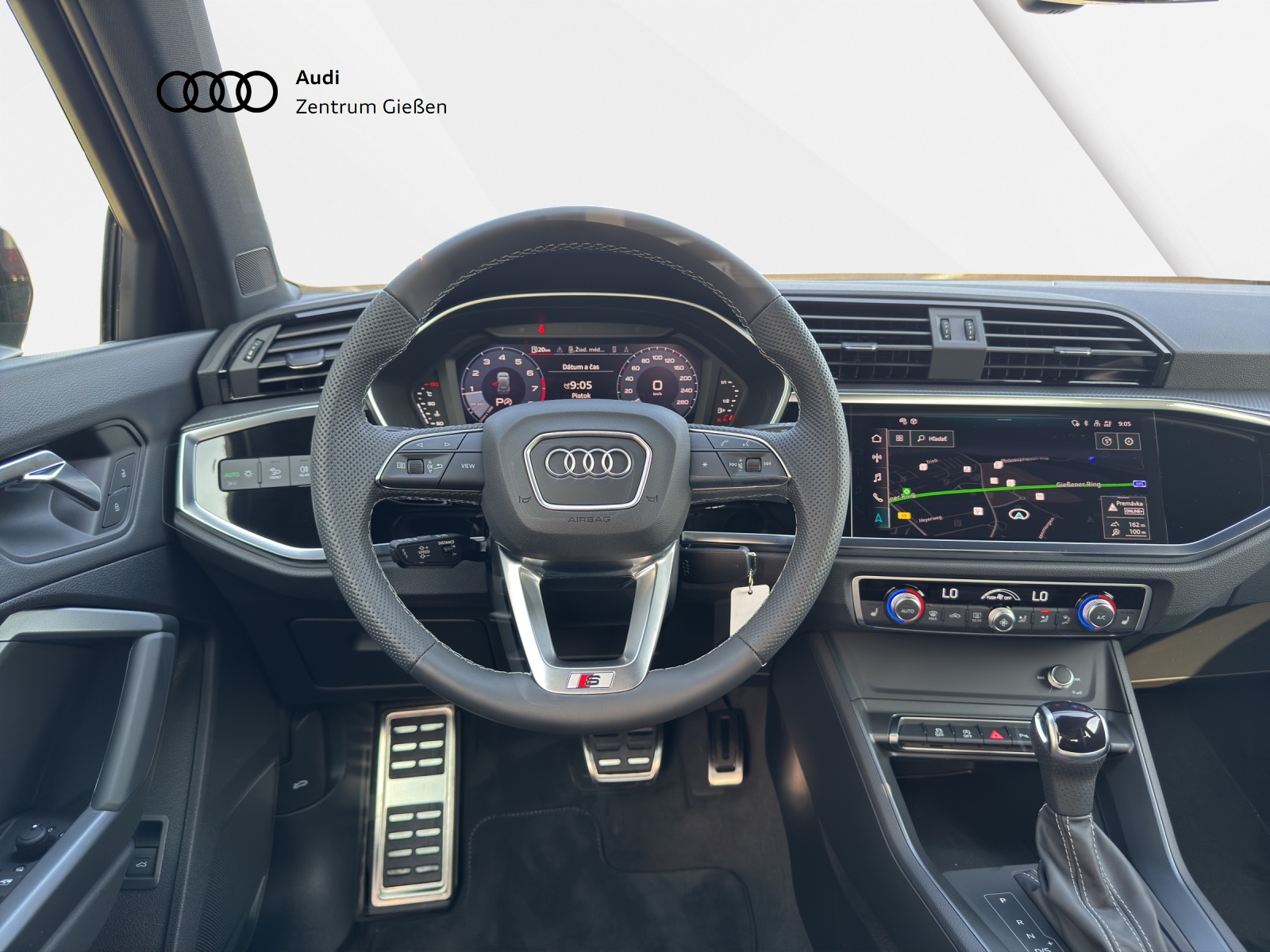 Q3 35 TFSI S tronic S line Black AHK Navi LED