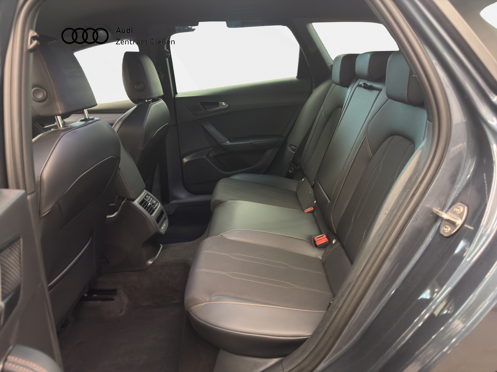 Leon Sportstourer 1.5 eTSI DSG Edge LED ACC Kamera SHZ