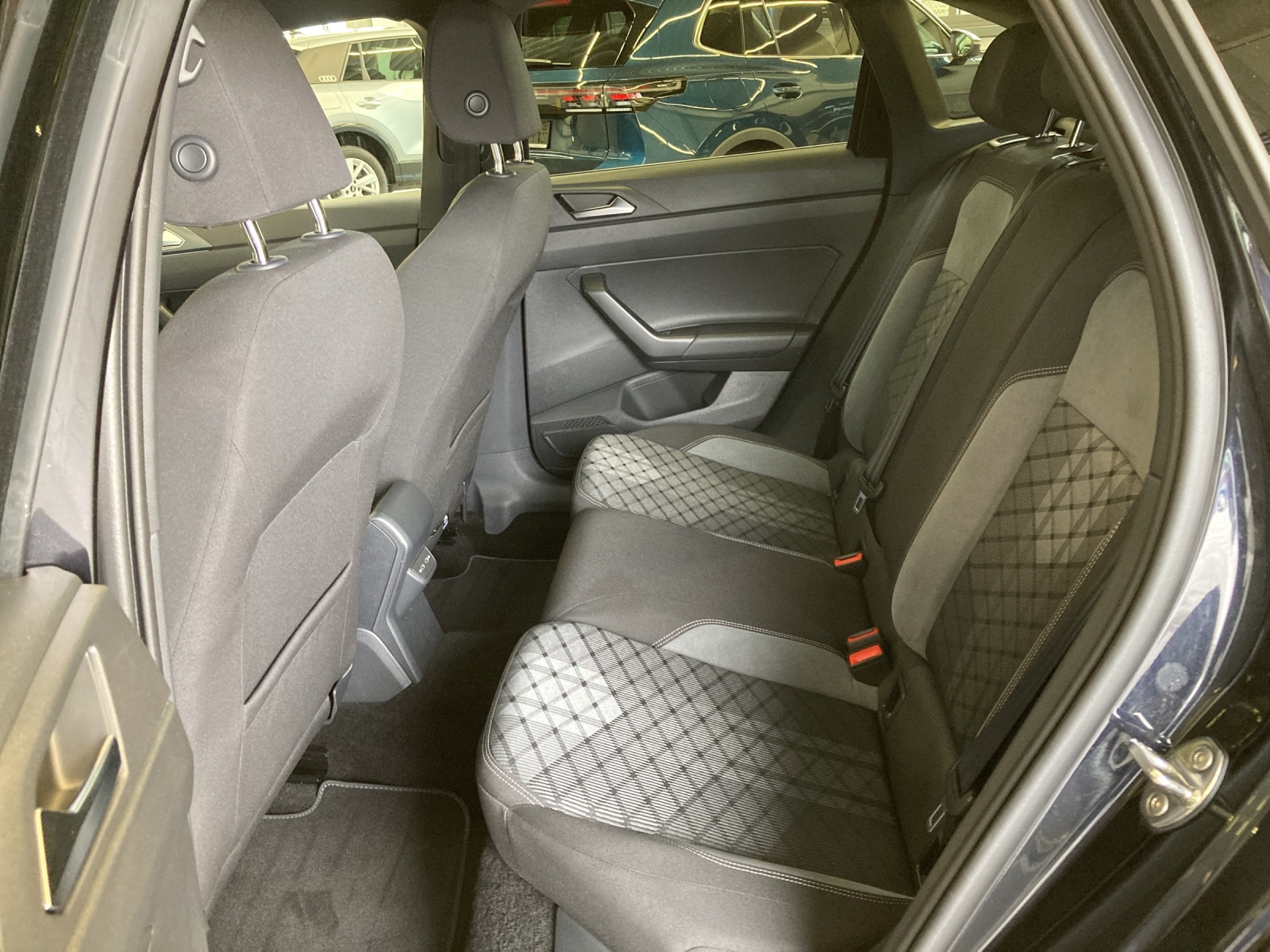 Taigo TSI DSG R-Line IQ-Light AHK Kamera Navi