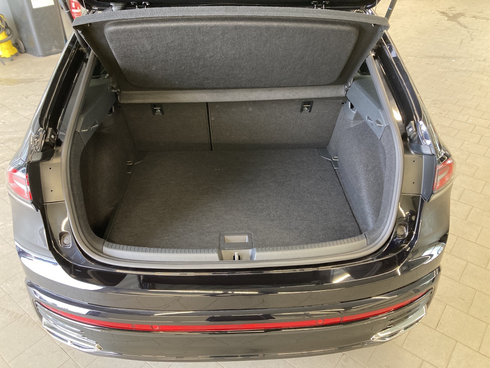 Taigo TSI DSG R-Line IQ-Light AHK Kamera Navi