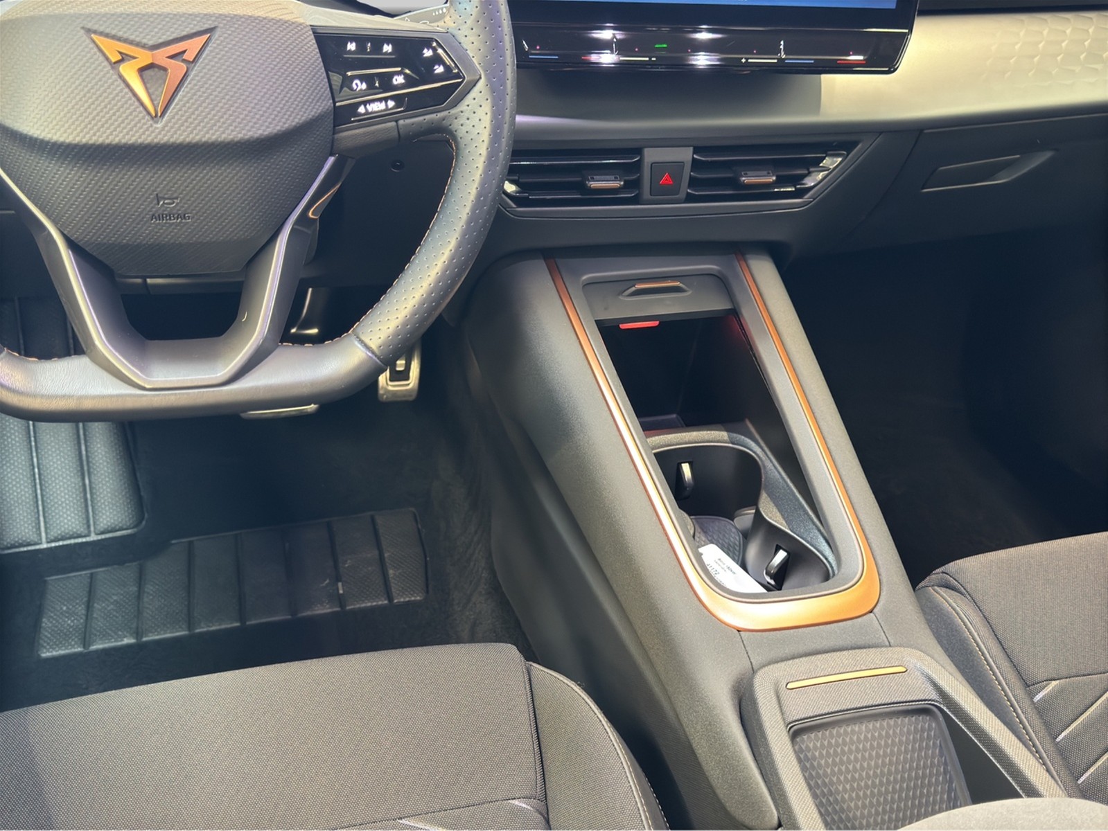 Born 150kW Pilot-Paket M Navi ACC LED Kamera