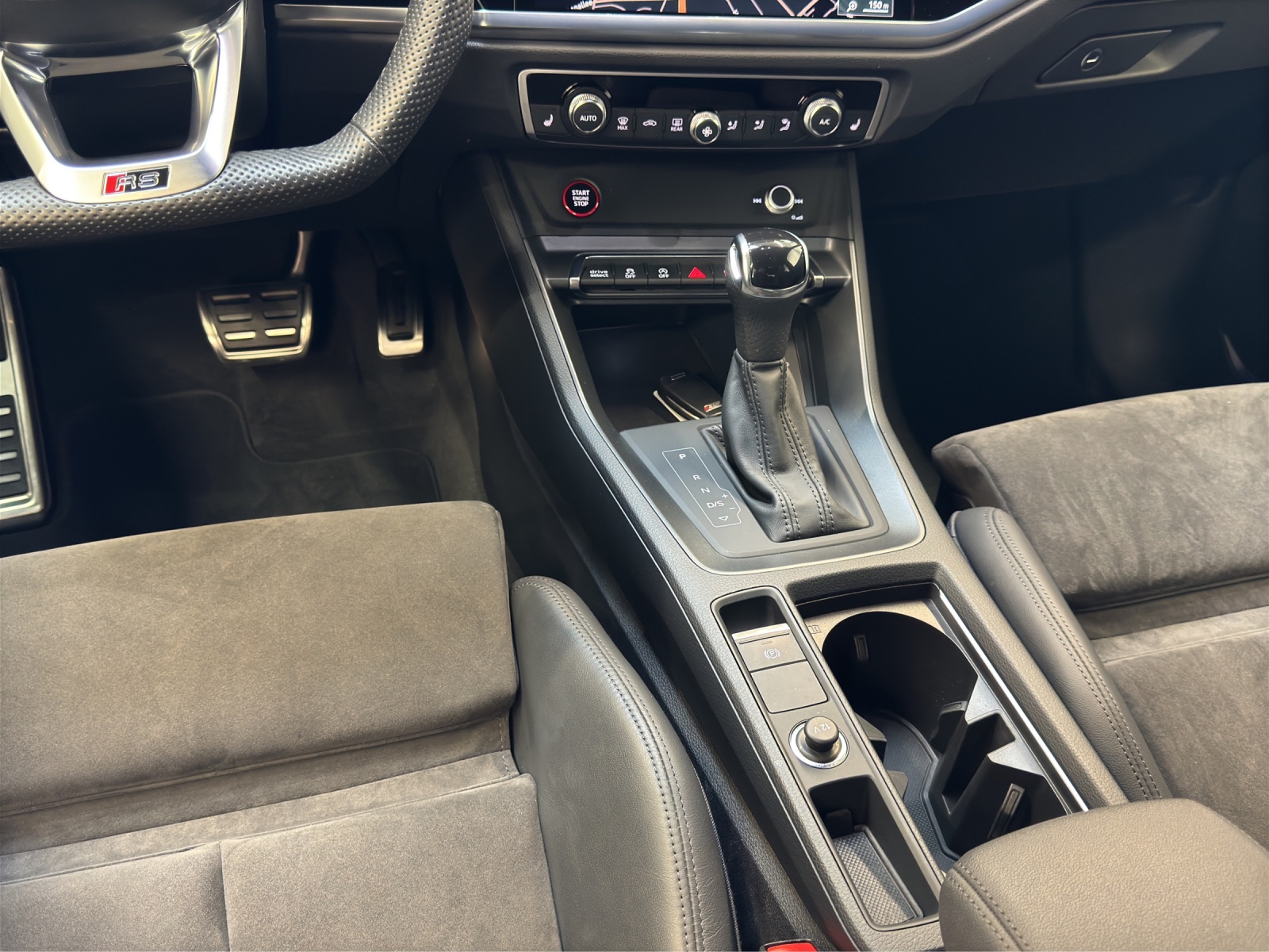 RS Q3 2.5 TFSI quattro Black AHK Matrix RS-Sportabgasanlage