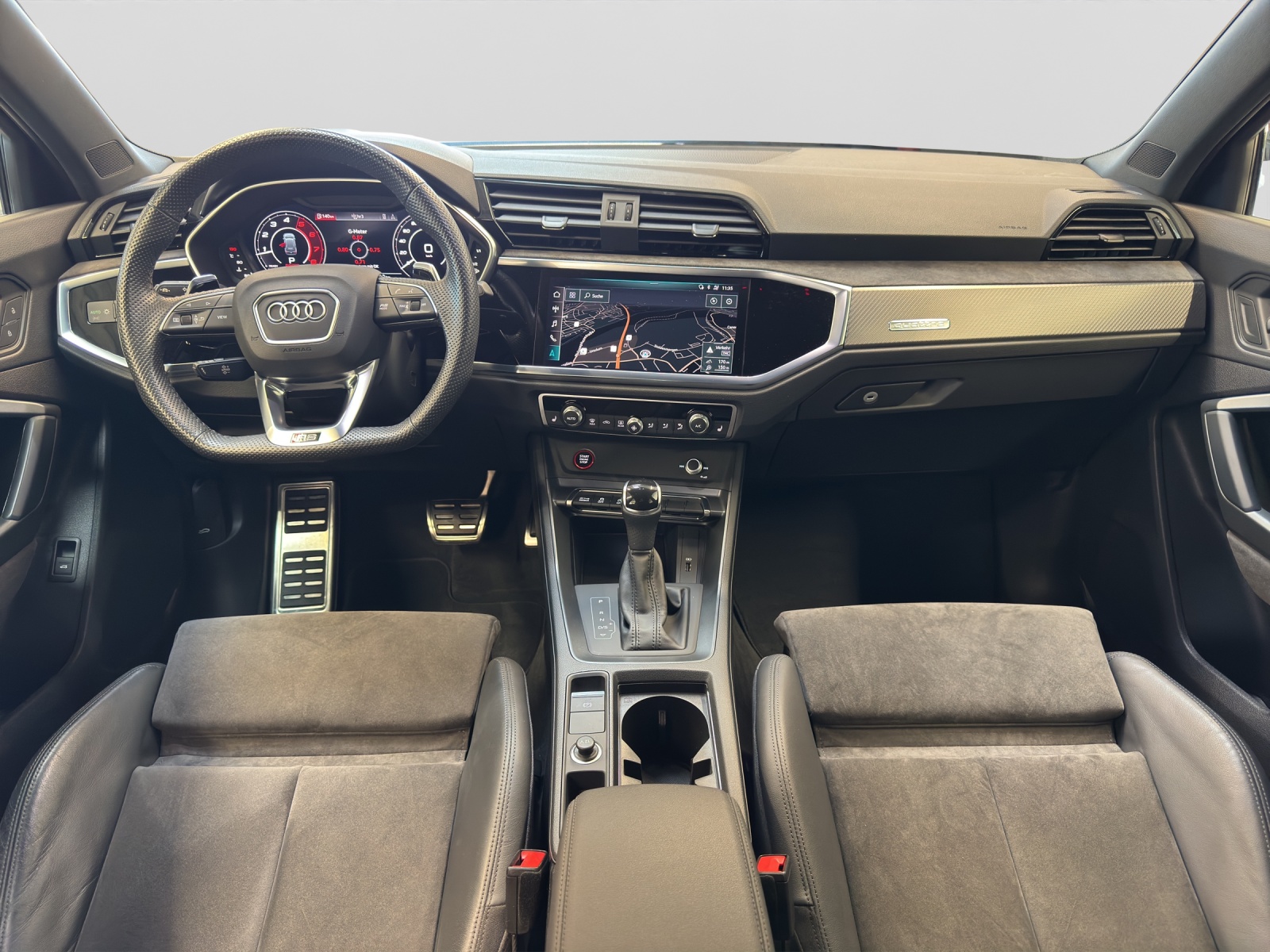 RS Q3 2.5 TFSI quattro Black AHK Matrix RS-Sportabgasanlage