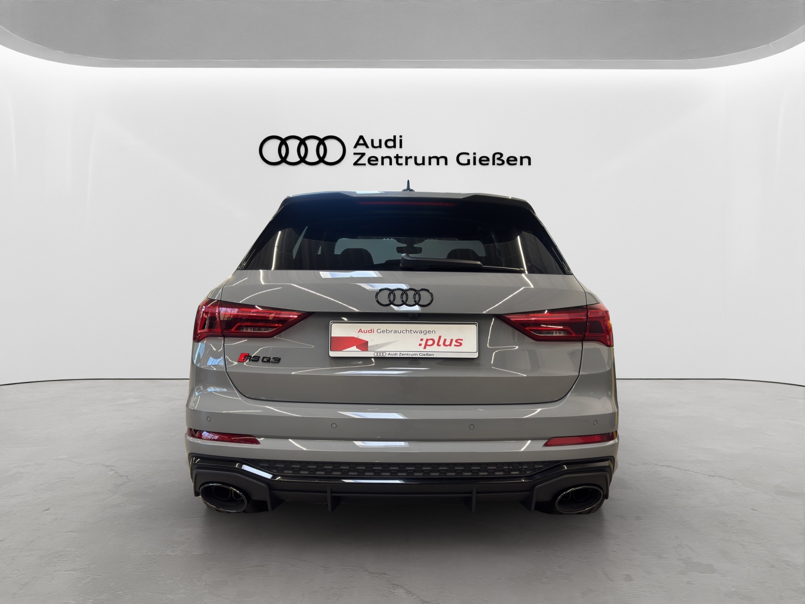 RS Q3 2.5 TFSI quattro Black AHK Matrix RS-Sportabgasanlage