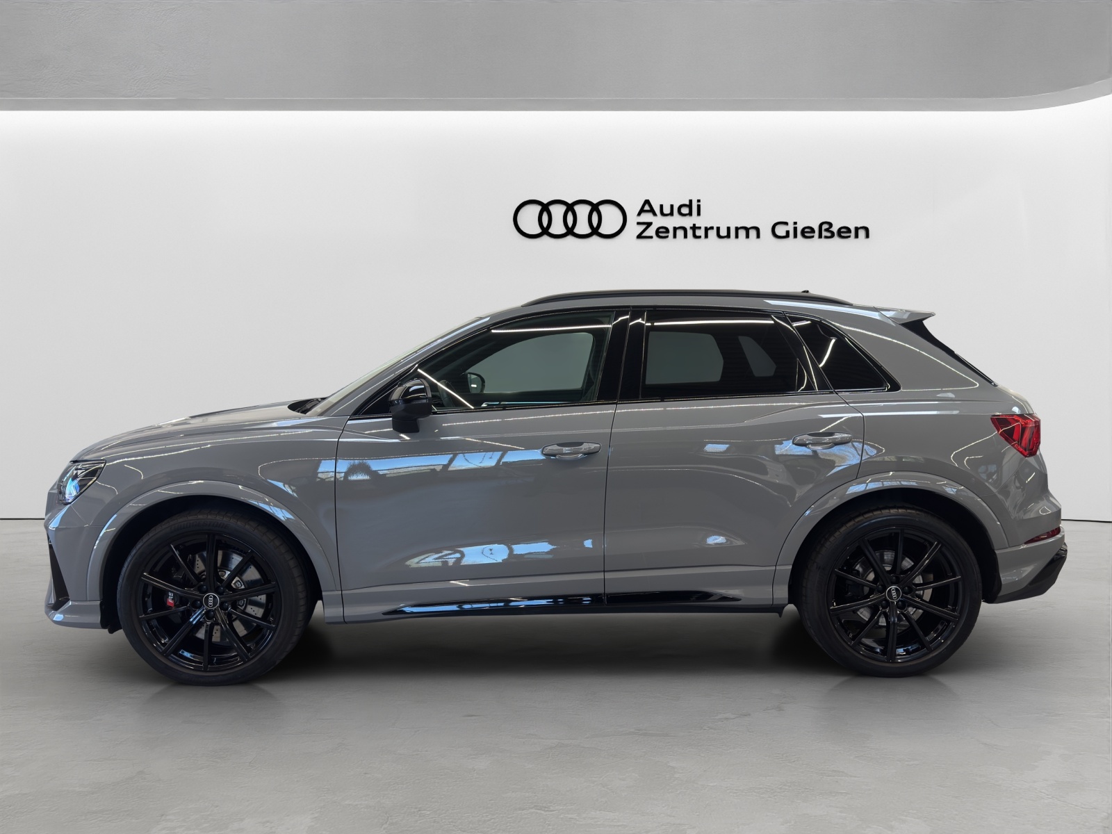 RS Q3 2.5 TFSI quattro Black AHK Matrix RS-Sportabgasanlage