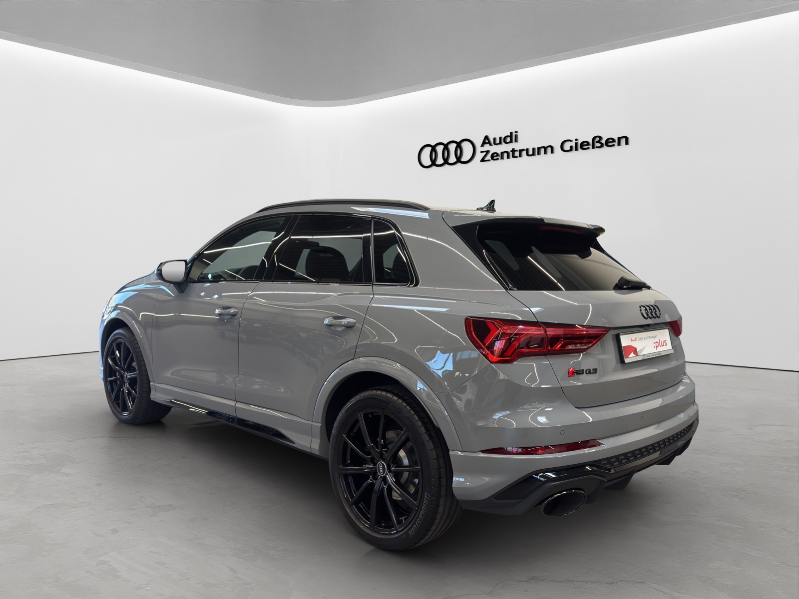 RS Q3 2.5 TFSI quattro Black AHK Matrix RS-Sportabgasanlage