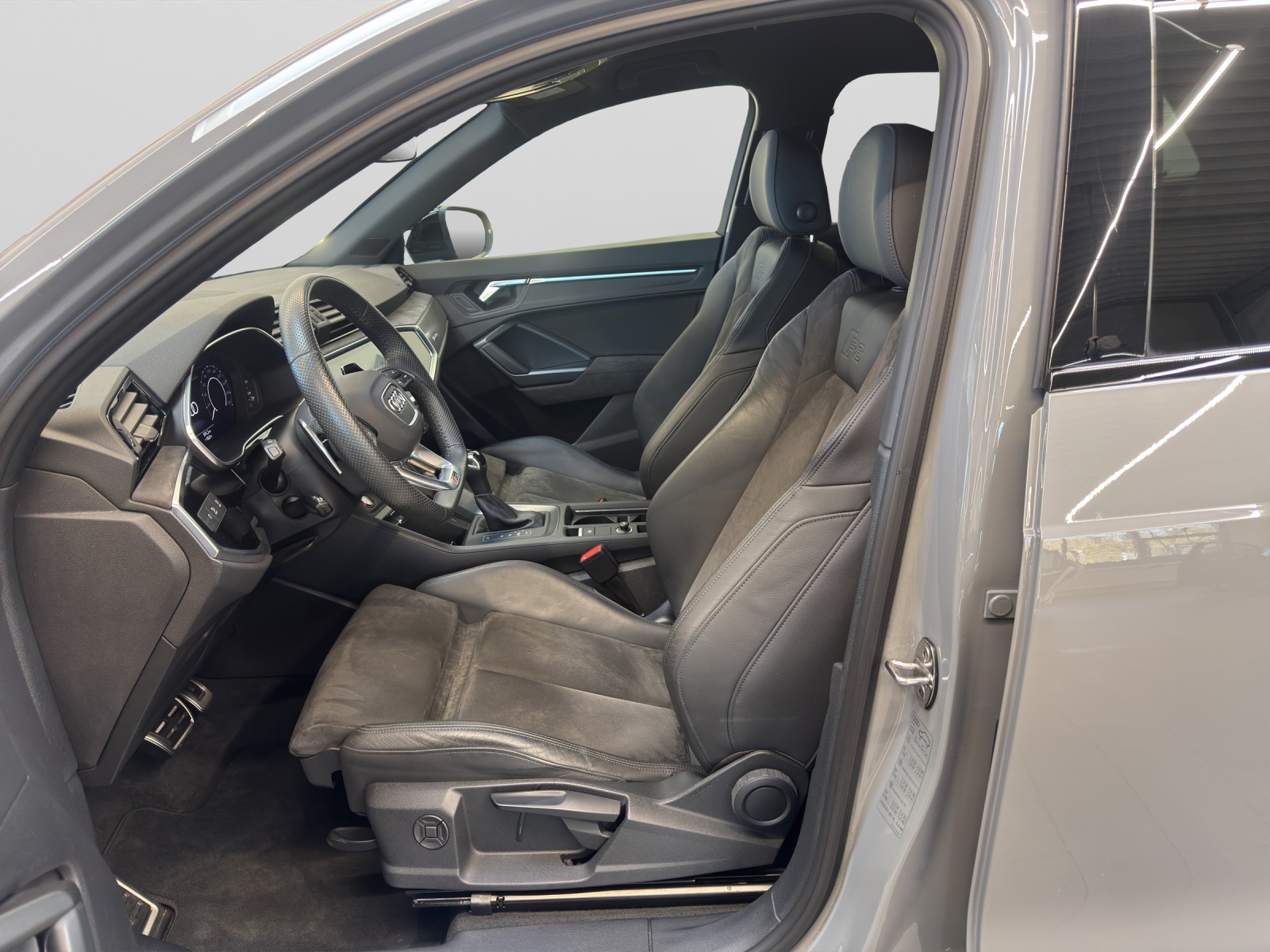 RS Q3 2.5 TFSI quattro Black AHK Matrix RS-Sportabgasanlage