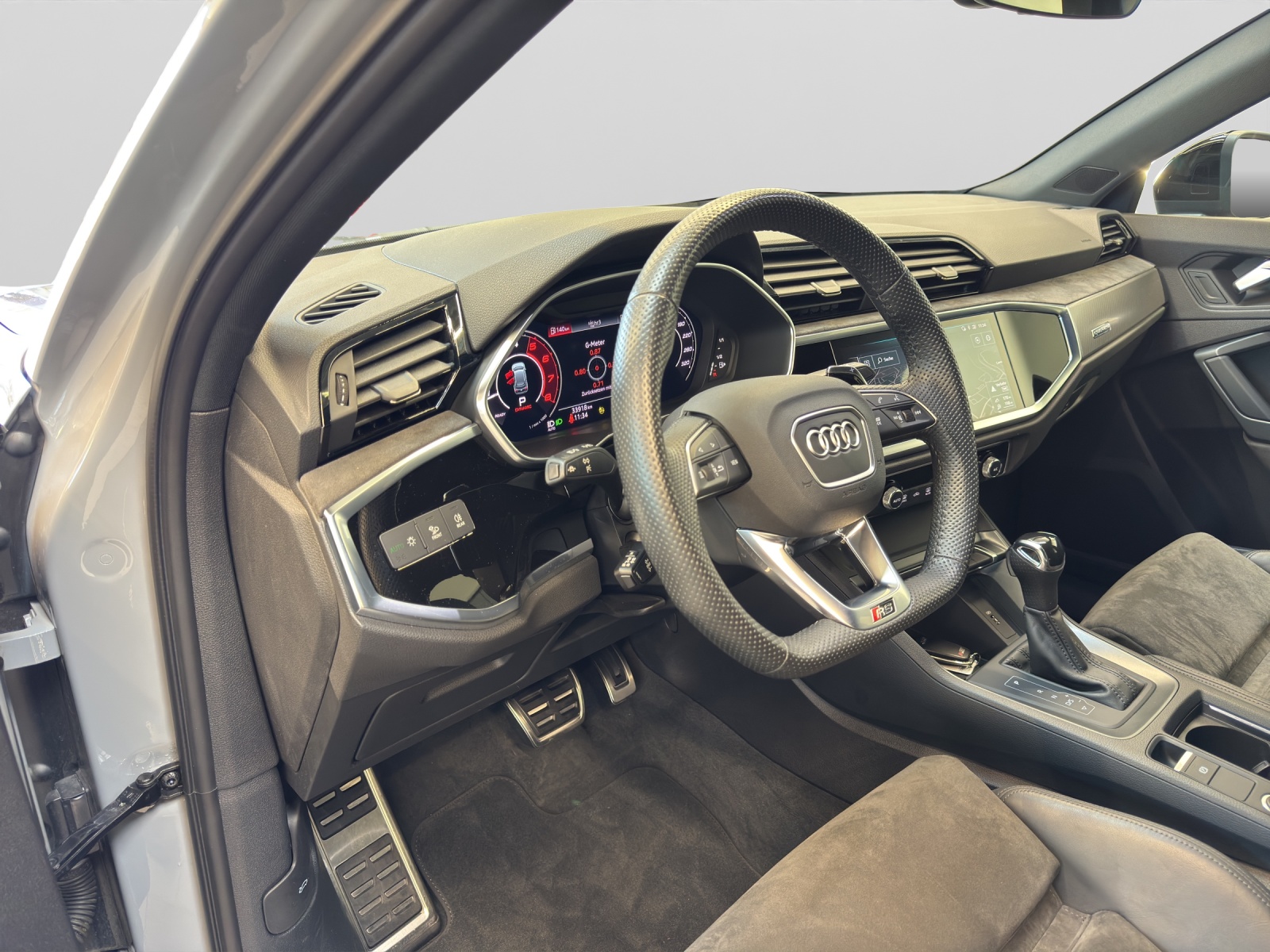 RS Q3 2.5 TFSI quattro Black AHK Matrix RS-Sportabgasanlage