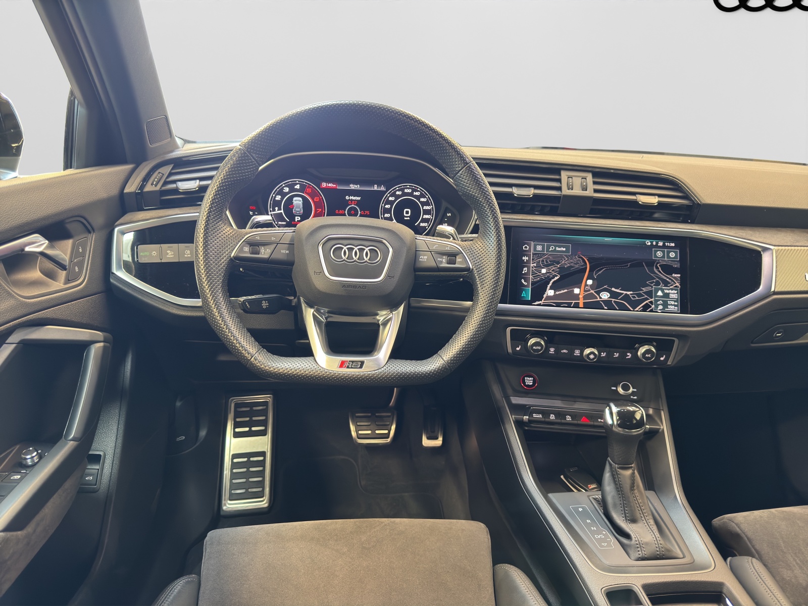 RS Q3 2.5 TFSI quattro Black AHK Matrix RS-Sportabgasanlage