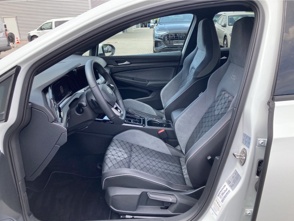 Golf 8 eTSI DSG R-Line LED TravelAssist Navi Kamera