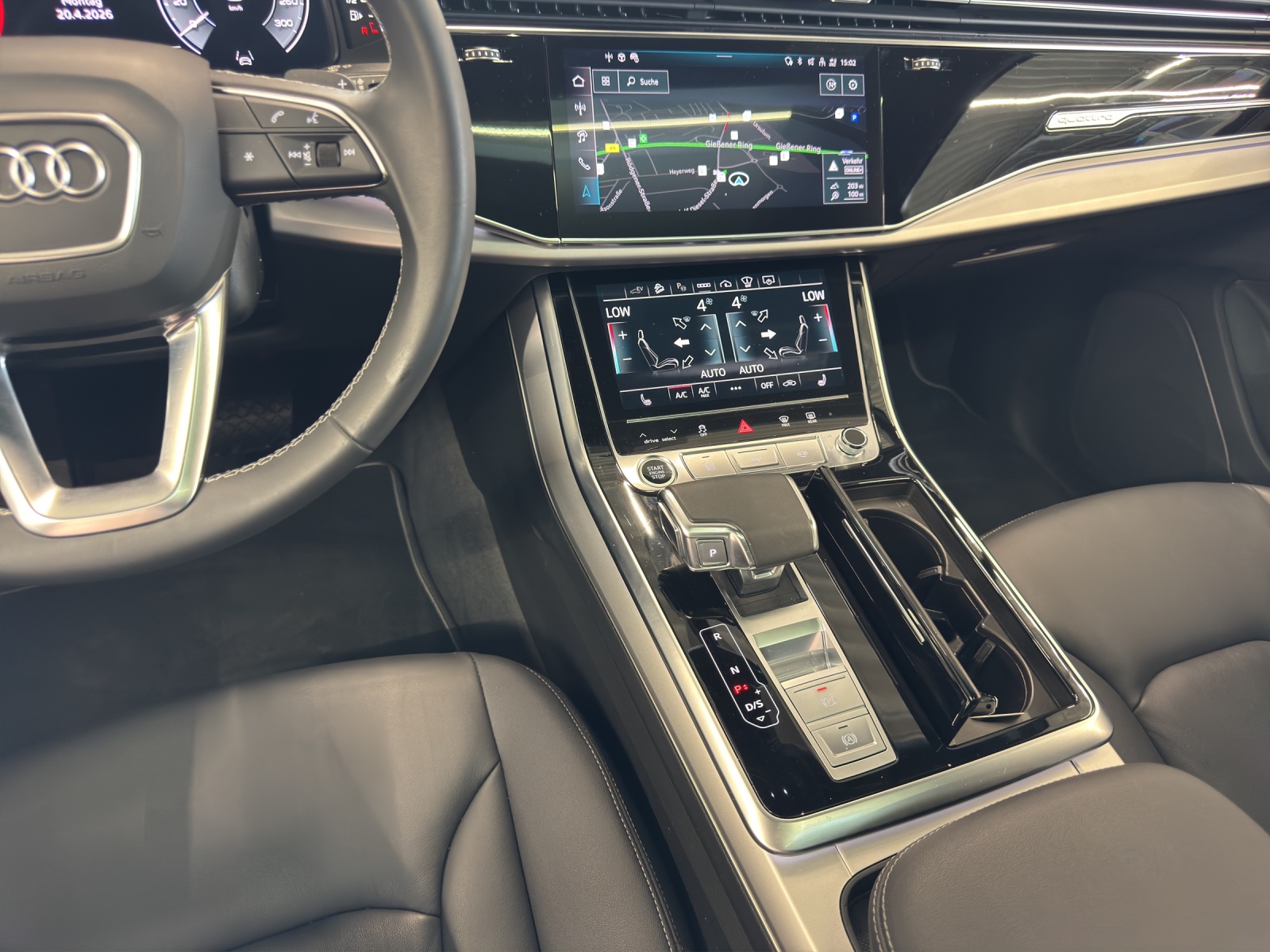 Q7 55 TFSI e quattro S line Black Pano AHK HuD