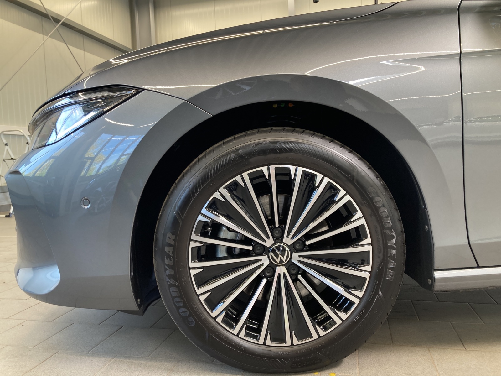 Passat Variant TDI DSG Elegance Leder IQ-Light HeadUp Pano DCCpro