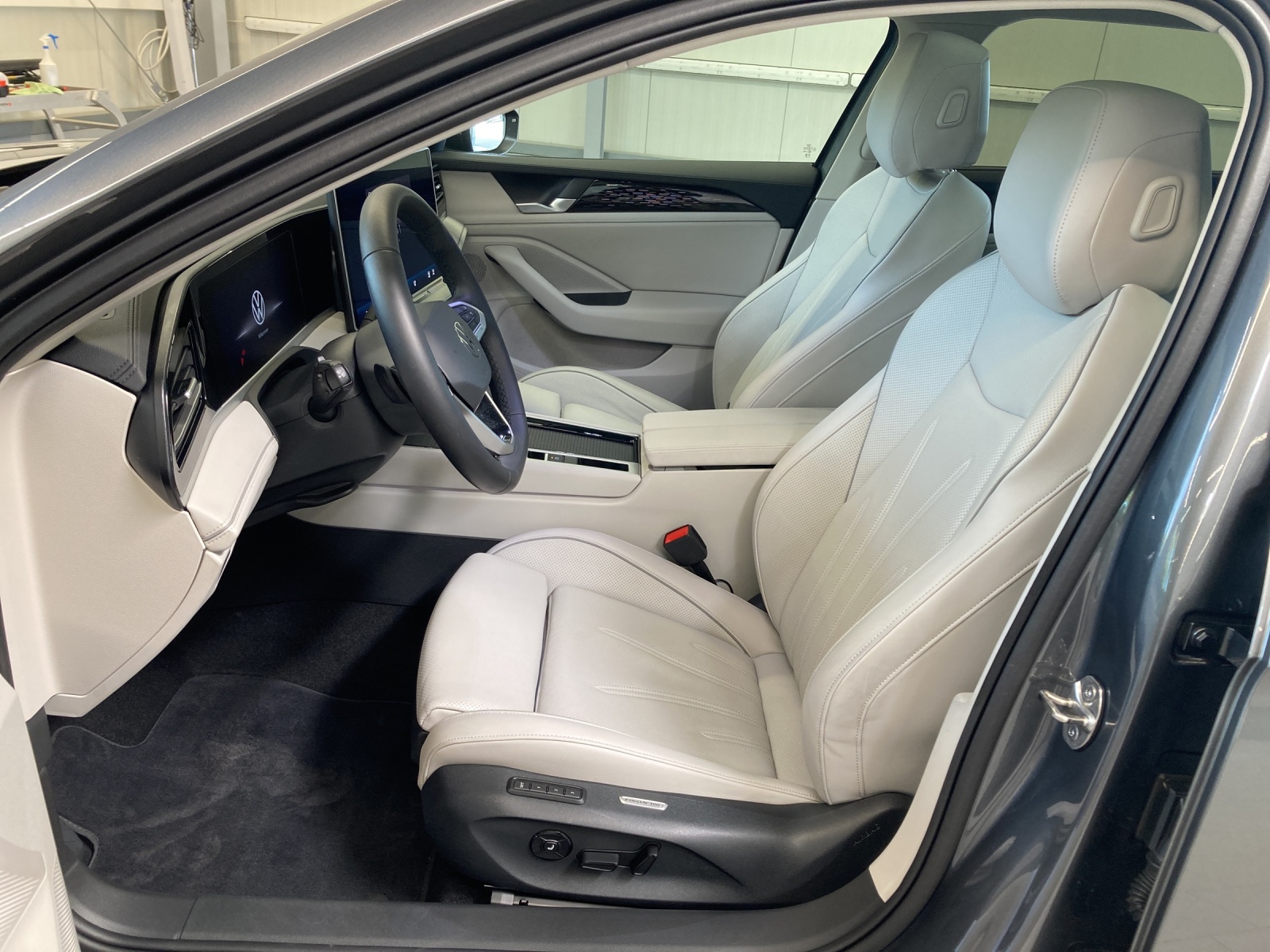 Passat Variant TDI DSG Elegance Leder IQ-Light HeadUp Pano DCCpro