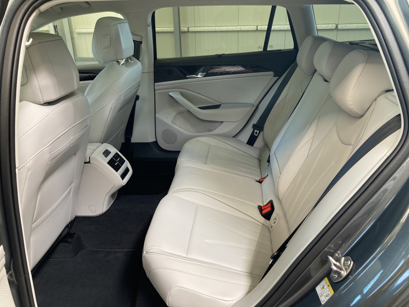 Passat Variant TDI DSG Elegance Leder IQ-Light HeadUp Pano DCCpro