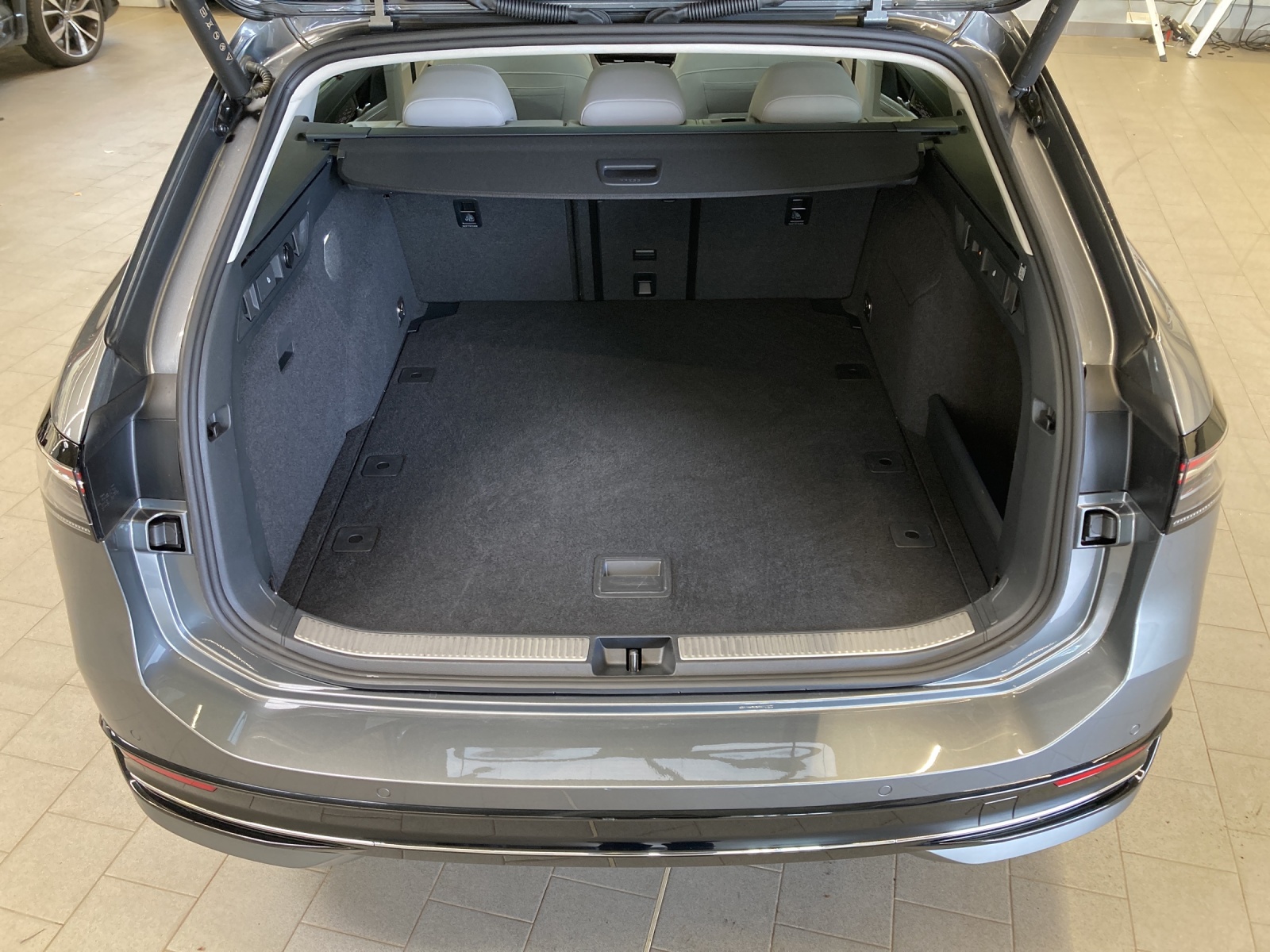 Passat Variant TDI DSG Elegance Leder IQ-Light HeadUp Pano DCCpro