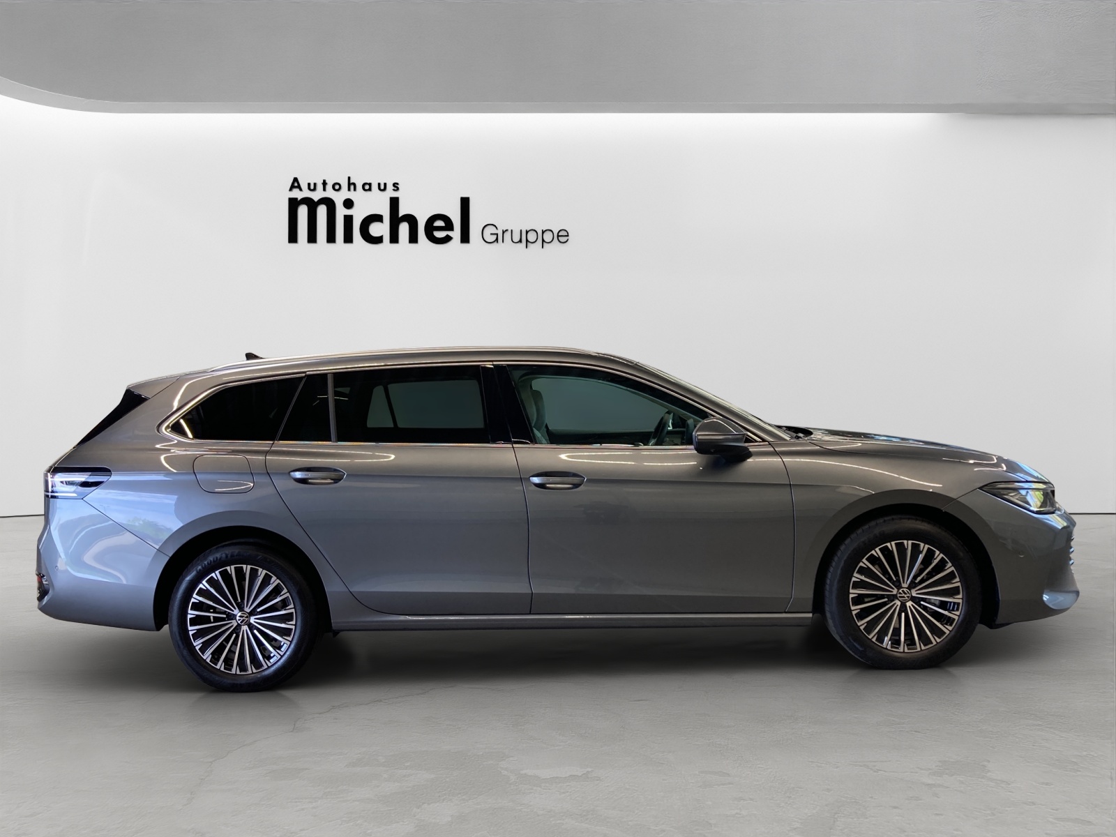 Passat Variant TDI DSG Elegance Leder IQ-Light HeadUp Pano DCCpro