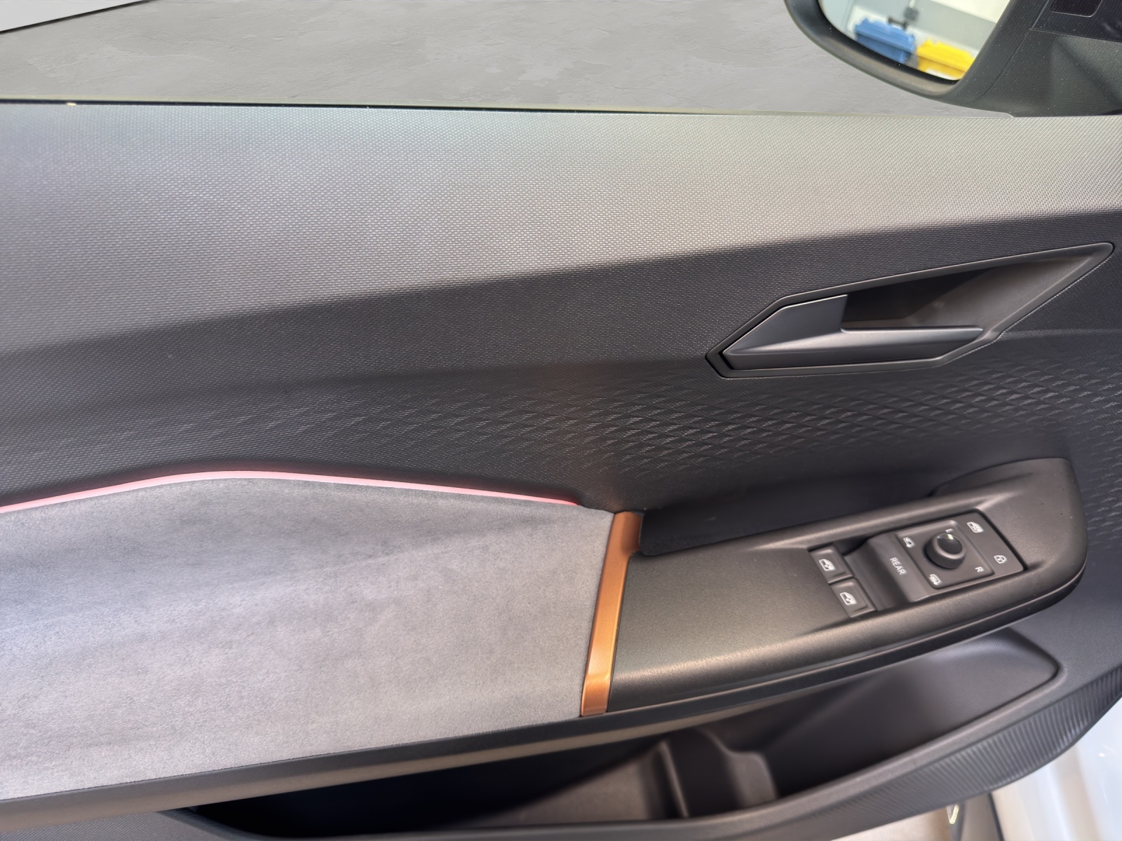 Born e-Boost 170kW (77kWh) HuD Tech-Paket M Navi ACC