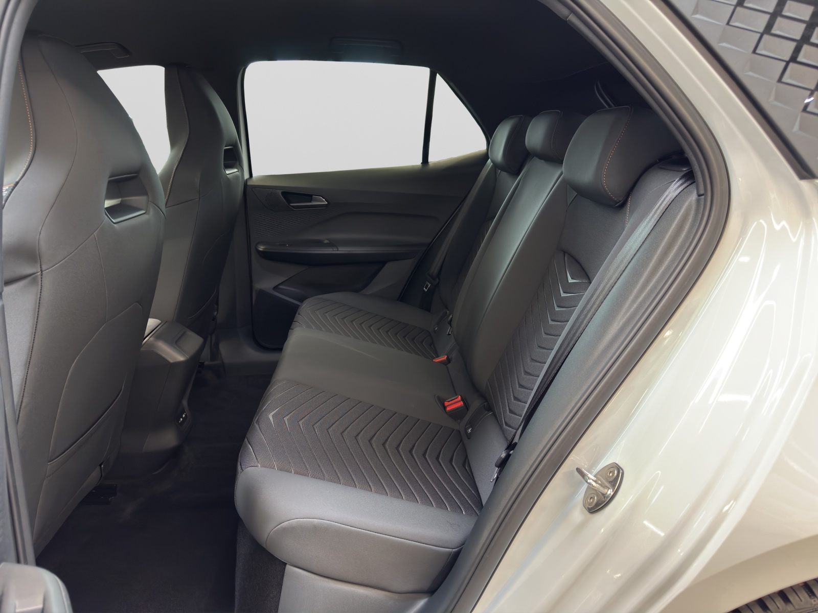 Born e-Boost 170kW (77kWh) HuD Tech-Paket M Navi ACC