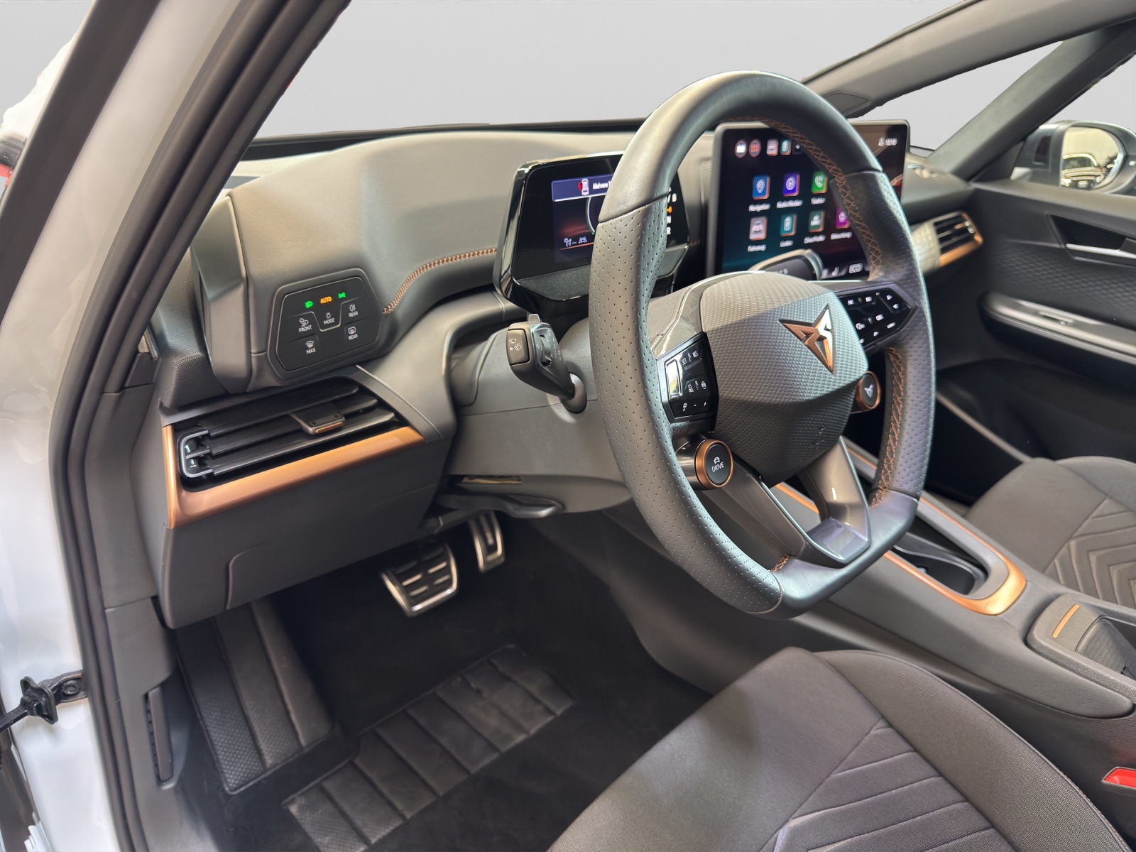 Born e-Boost 170kW (77kWh) HuD Tech-Paket M Navi ACC