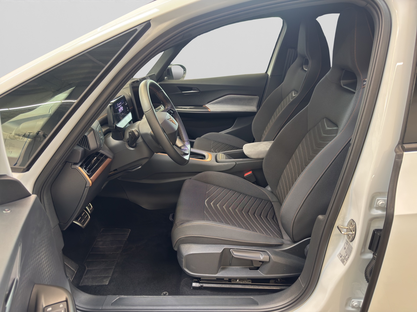 Born e-Boost 170kW (77kWh) HuD Tech-Paket M ACC Navi