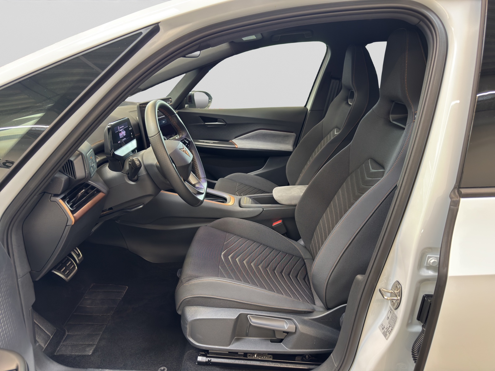 Born e-Boost 170kW (77kWh) HuD Tech-Paket M ACC Navi