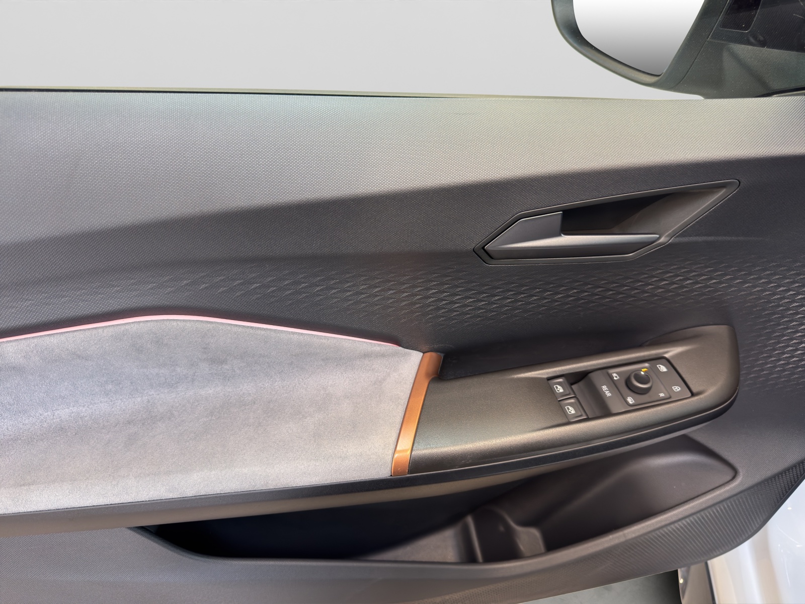 Born e-Boost 170kW (77kWh) HuD Tech-Paket M ACC Navi