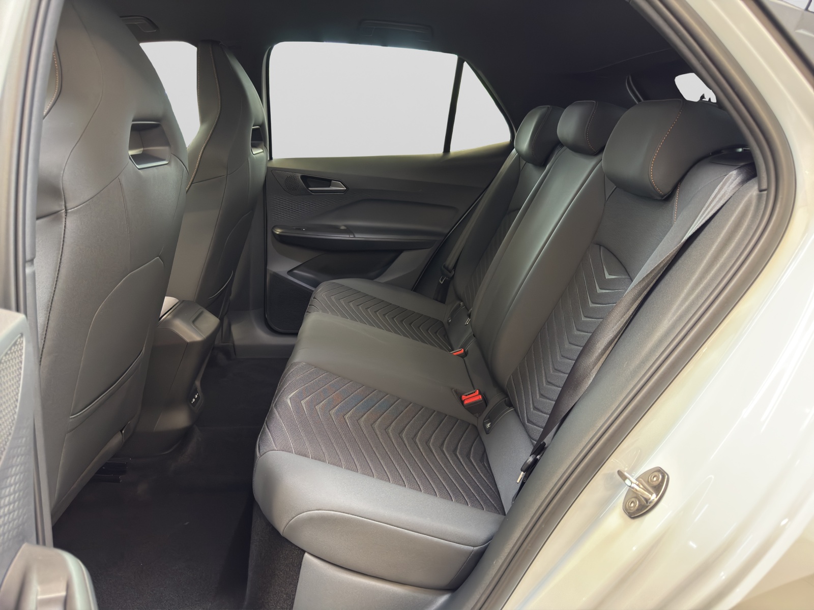 Born e-Boost 170kW (77kWh) HuD Tech-Paket M ACC Navi