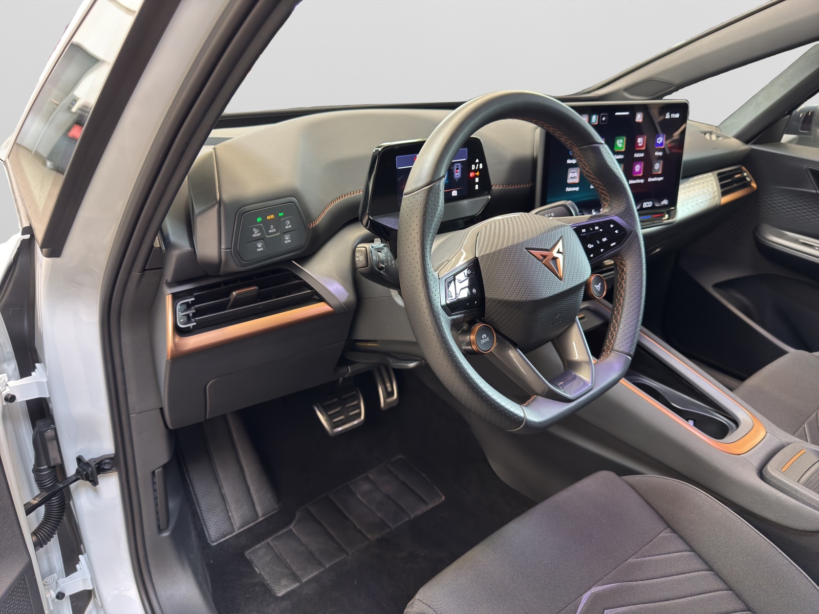 Born e-Boost 170kW (77kWh) HuD Tech-Paket M ACC Navi