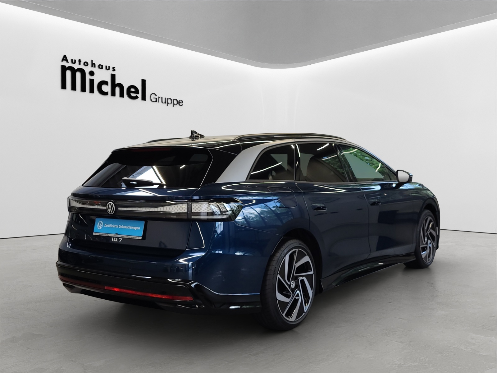 ID.7 Tourer Pro 210kW/77kWh IQ-Light Ergositz DCC AHK Navi
