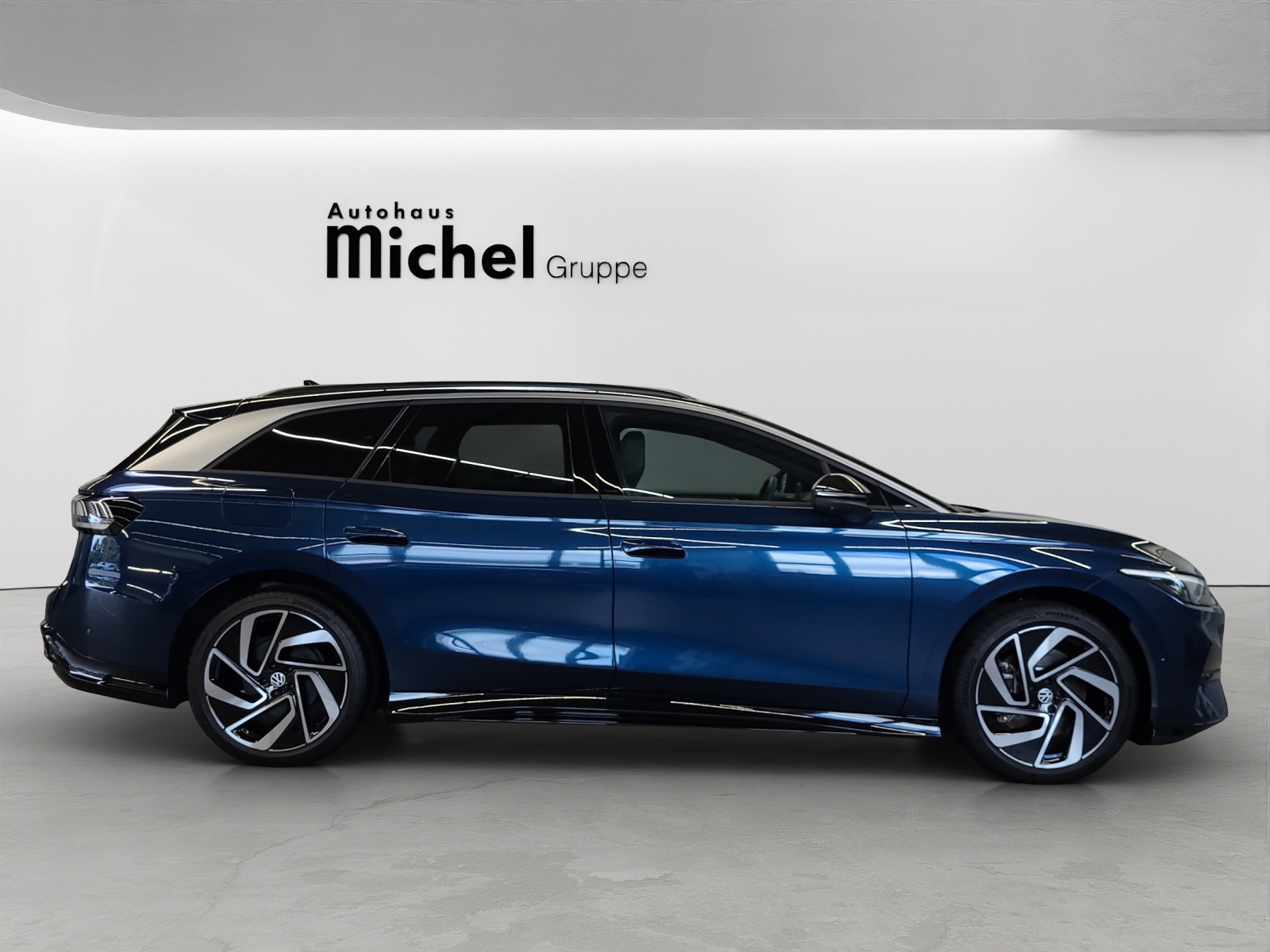 ID.7 Tourer Pro 210kW/77kWh IQ-Light Ergositz DCC AHK Navi