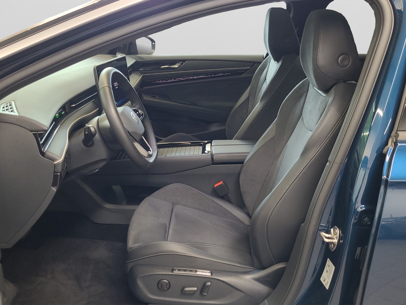 ID.7 Tourer Pro 210kW/77kWh IQ-Light Ergositz DCC AHK Navi