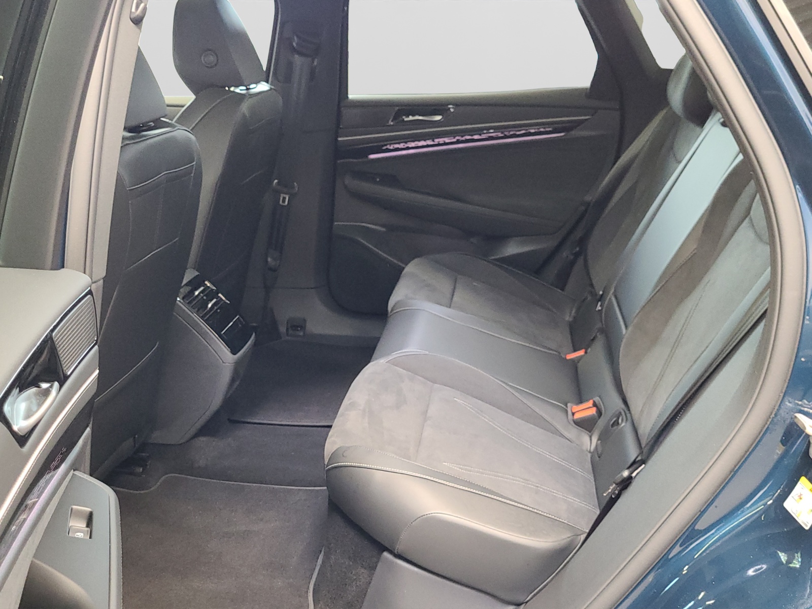ID.7 Tourer Pro 210kW/77kWh IQ-Light Ergositz DCC AHK Navi