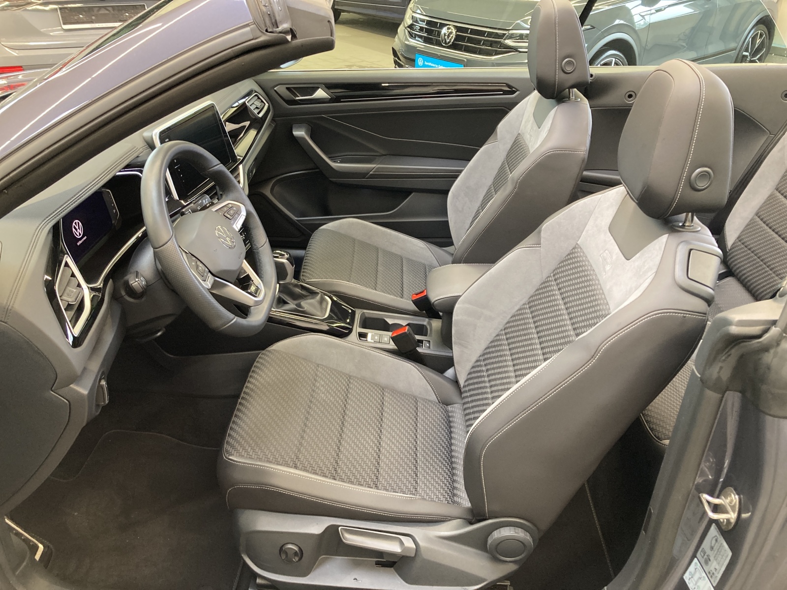 T-Roc Cabrio TSI DSG R-Line IQ-Light Standh. AHK Kamera