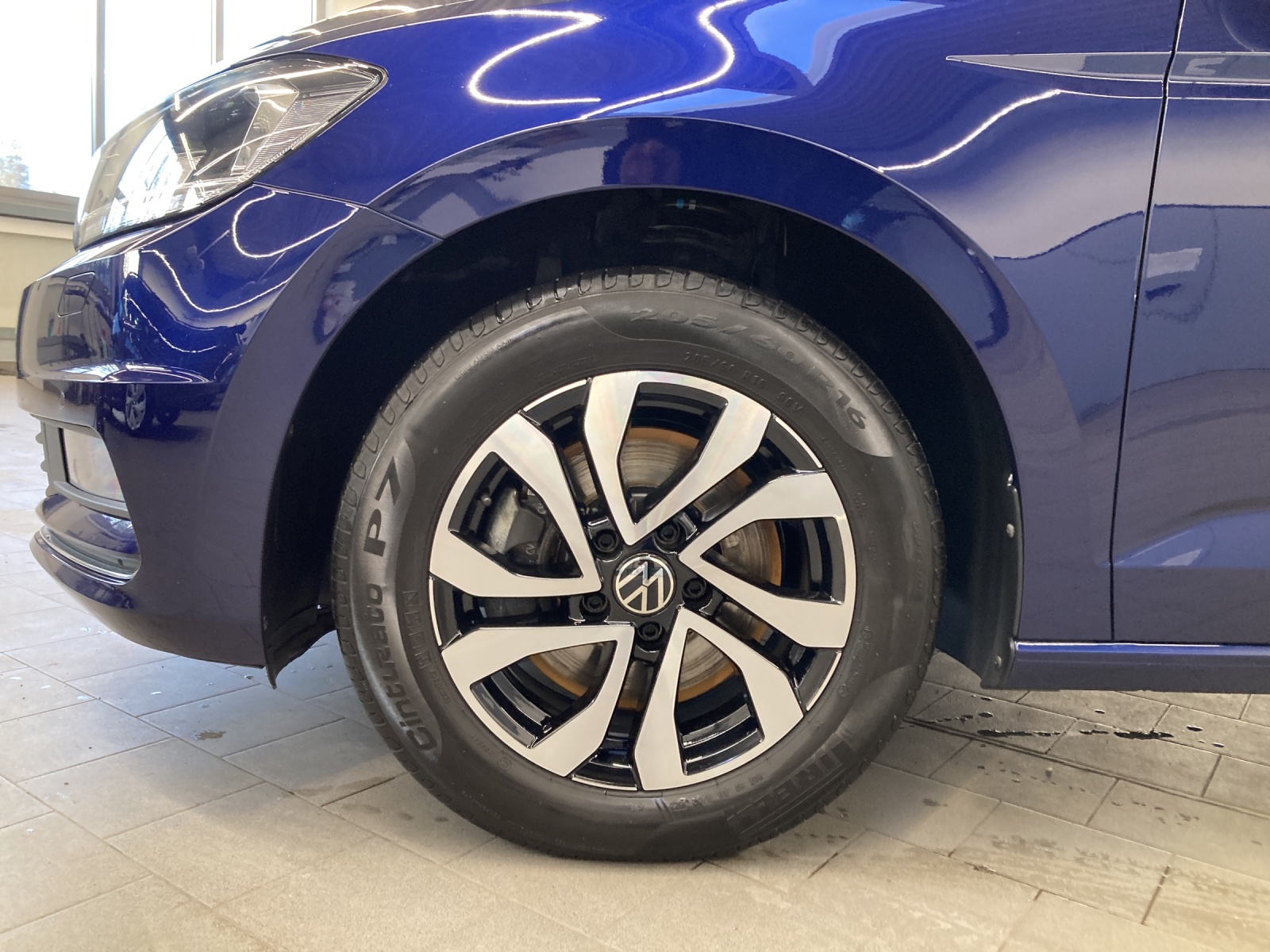 Touran TSI DSG Active 7-Si. ACC Kamera Navi AHK