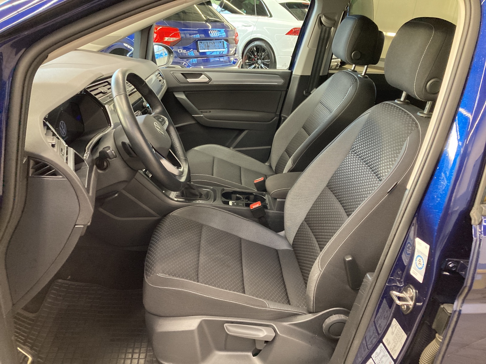 Touran TSI DSG Active 7-Si. ACC Kamera Navi AHK