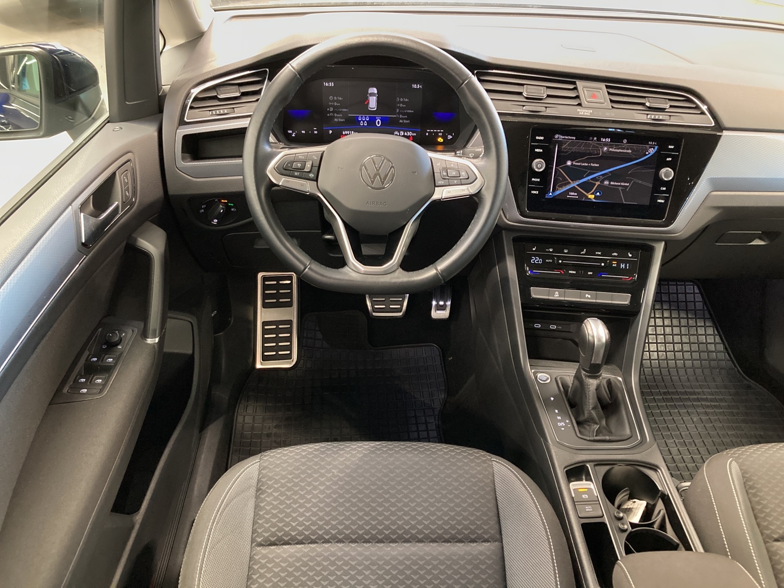 Touran TSI DSG Active 7-Si. ACC Kamera Navi AHK