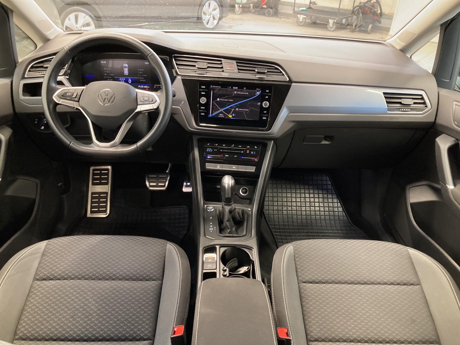 Touran TSI DSG Active 7-Si. ACC Kamera Navi AHK